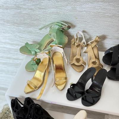 LOT 271K: Shoes & Accessories for Tonner Tyler Wentworth Collection 16” Fashion Dolls