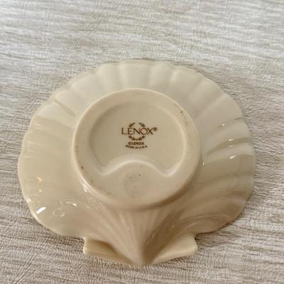 LOT 284K: Vintage China Collection: Royal Doulton "Linda" & "Darling," Crown Floral Trinket Box, Stangl Flower...