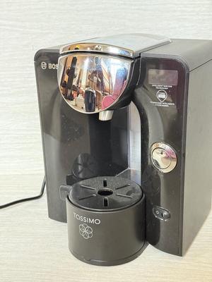 LOT 285K: Single Serve Coffee Makers: Keurig K-Compact K35 & Bosch Tassimo