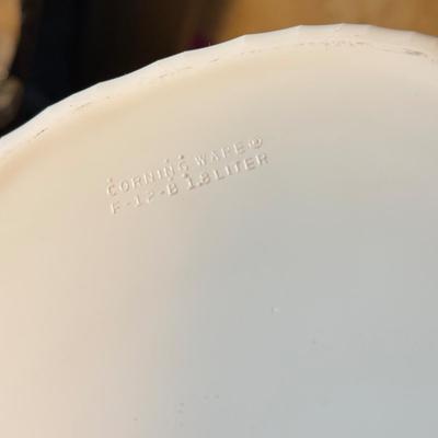 LOT 286K: White Corning Ware Casserole Baking Dishes