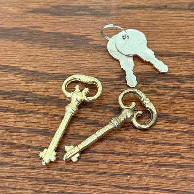 LOT 299F: Vintage Winners Only Rolltop Desk w/ Keys