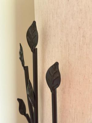 LOT 300F: Metal Base Leaf Design Floor Lamp (68")