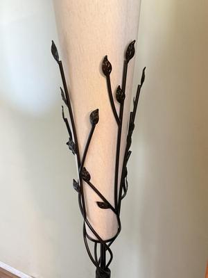 LOT 300F: Metal Base Leaf Design Floor Lamp (68")