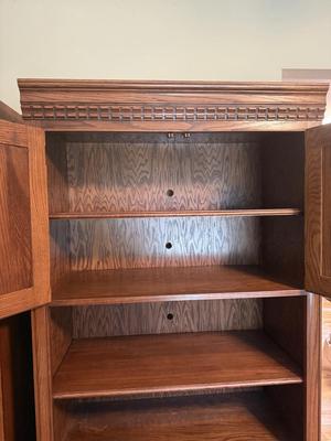 LOT 301F: Pennsylvania House Electronic Cabinet / Bookshelf