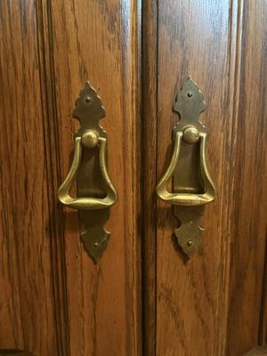 LOT 301F: Pennsylvania House Electronic Cabinet / Bookshelf