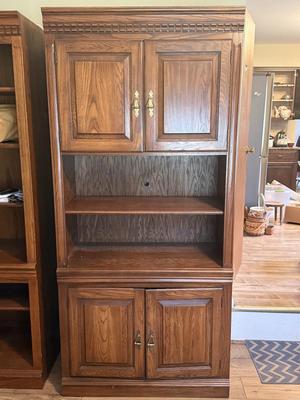 LOT 301F: Pennsylvania House Electronic Cabinet / Bookshelf