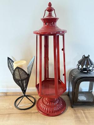 LOT 305L: Home Decor Lantern & Candle Holder Collection