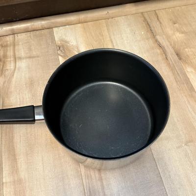 LOT 309K: Pots & Pans: Palm Restaurant, Thomas, Calphalon, Cuisinart & More