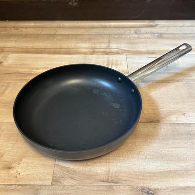 LOT 309K: Pots & Pans: Palm Restaurant, Thomas, Calphalon, Cuisinart & More