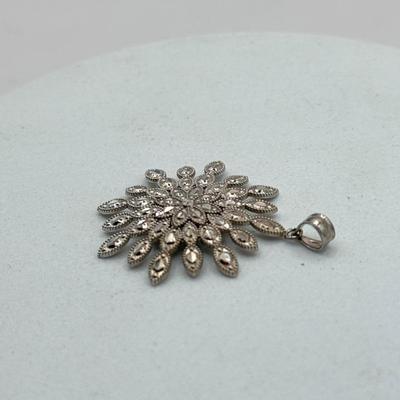 LOT 312J: 10k Gold Marcasite Flower Pendant (2.0g)