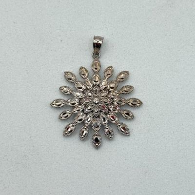 LOT 312J: 10k Gold Marcasite Flower Pendant (2.0g)