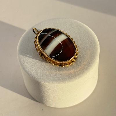 LOT 314J: Vintage Gold Fill Banded Agate Brooch / Pendant