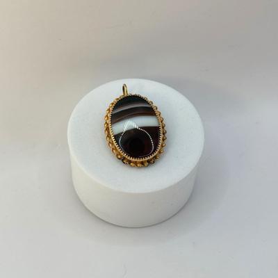 LOT 314J: Vintage Gold Fill Banded Agate Brooch / Pendant