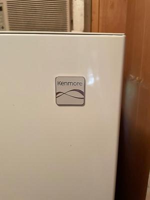 Kenmore Refridgerater - works - 5' tall, 2' wide, 2' 2" deep