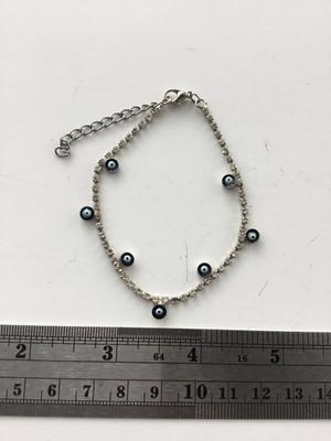 Unmarked rhinestone fashion bracelet