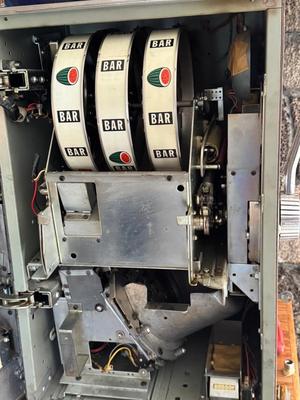 1982 Bally MFG Corp Slot Machine - not working