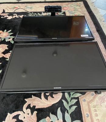 Set of Two TV's - both Samsung 32" - in working order