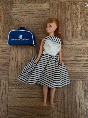 Vintage Set of 6 Barbies, 2 Ken's and 2 Cases
