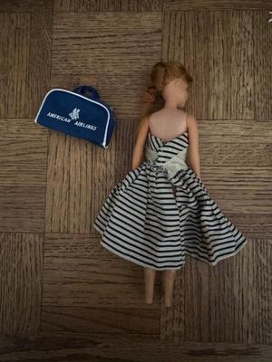 Vintage Set of 6 Barbies, 2 Ken's and 2 Cases
