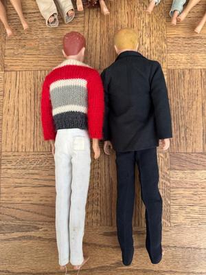 Vintage Set of 6 Barbies, 2 Ken's and 2 Cases
