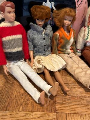 Vintage Set of 6 Barbies, 2 Ken's and 2 Cases