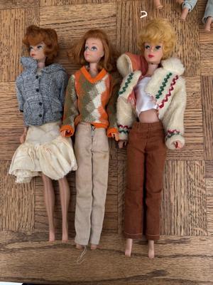 Vintage Set of 6 Barbies, 2 Ken's and 2 Cases