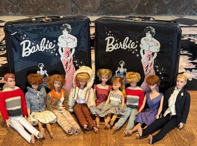 Vintage Set of 6 Barbies, 2 Ken's and 2 Cases