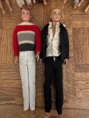 Vintage Set of 6 Barbies, 2 Ken's and 2 Cases