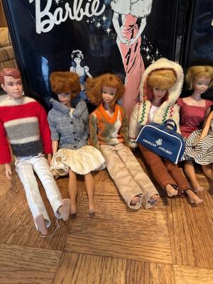 Vintage Set of 6 Barbies, 2 Ken's and 2 Cases