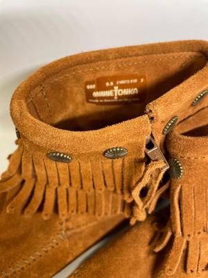 Women’s Minnetonka moccasins. Size 9.5