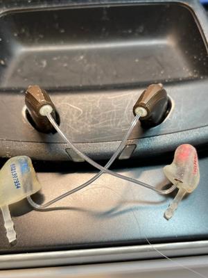 Starkey Hearing Aids with Remote, batteries