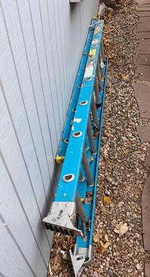 16’ WERNER FIBERGLASS EXTENSION LADDER