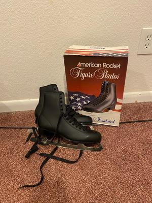 LIKE NEW MENS SIZE 11 AMERICAN ROCKET FIGURE SKATES