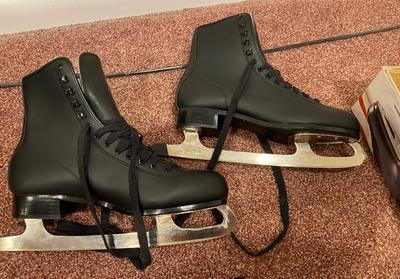 LIKE NEW MENS SIZE 11 AMERICAN ROCKET FIGURE SKATES