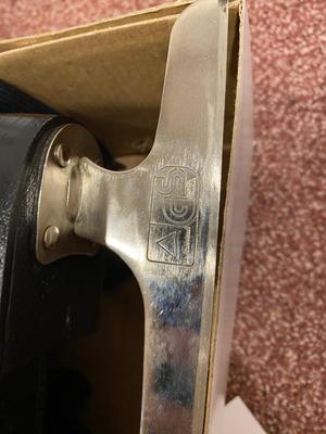 LIKE NEW MENS SIZE 11 AMERICAN ROCKET FIGURE SKATES