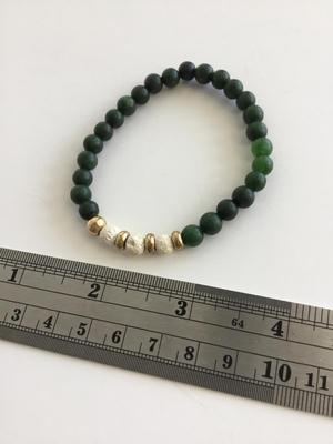 Beautiful green stretchy beaded fashion bracelet