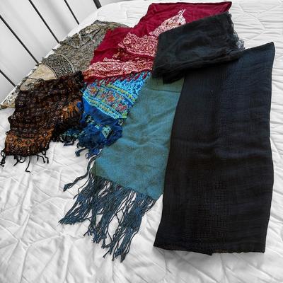 Lovely Scarves: Batik & More (GB2-HS)