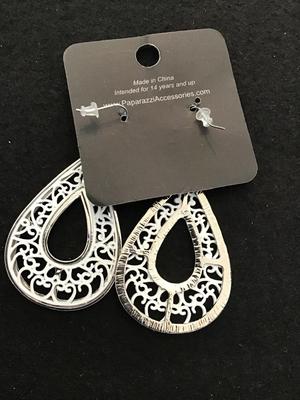 Paparazzi fashion earrings