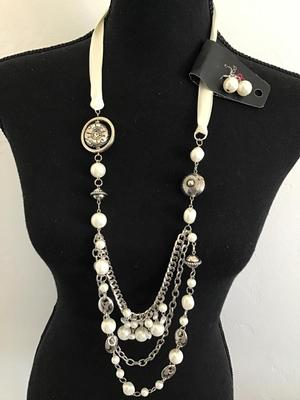 Paparazzi statement, necklace with earrings