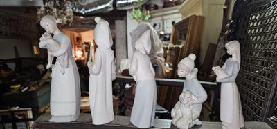 Lot of 5 Lladros Shepherdess, Girl holding Piglet, Girl with Lamb, Shepard with Lamb, Shepard Girl All Matte Finish