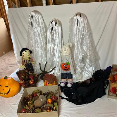 A1429 Large Lot of Halloween Decor