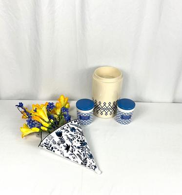 Lot D 378 Blue & White Yankee Candle Decor Lot