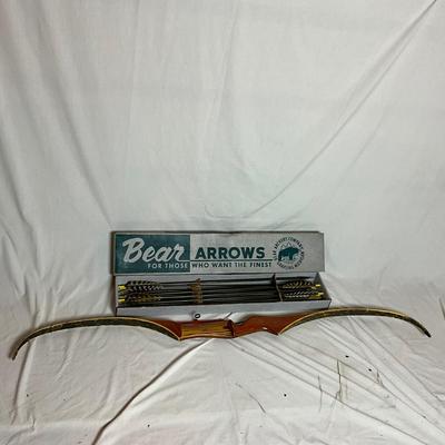 A1435 Large 66" Wooden Bear Bow and Bear Arrows