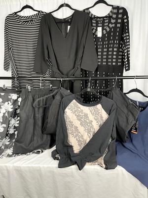 Lot D 395 Black & White Women’s Lot (18-20) Lane Bryant