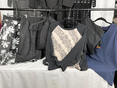 Lot D 395 Black & White Women’s Lot (18-20) Lane Bryant