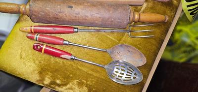 Lot of vintage Kitchen Utensils