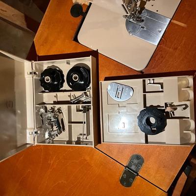 A1440 Vintage Singer Sewing Table with Machine and Accessories