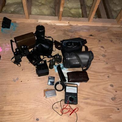 A1442 Vintage Camera and Accessory Collection Lot