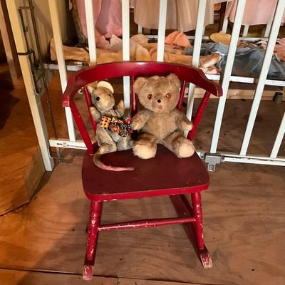A1443 Vintage Baby Crib with Red Rocker
