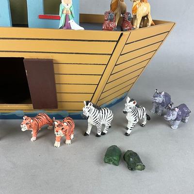 MR1448 Byers' Choice Wooden Noah's Ark Set
